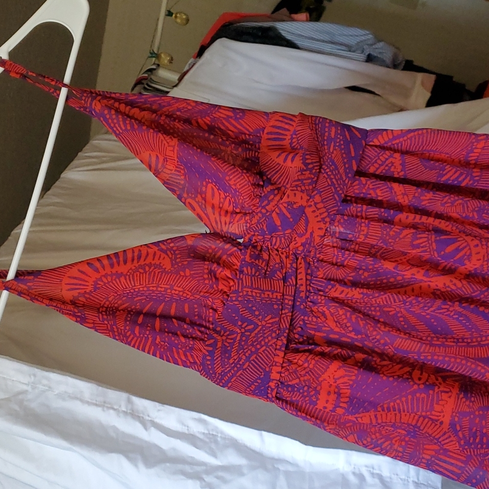 Gorgeous dress.